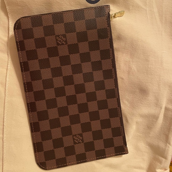 SOLD-Louis Vuitton Removable Compartment for the Neverfull MM Bag. Red Interior. - Picture 4 of 16